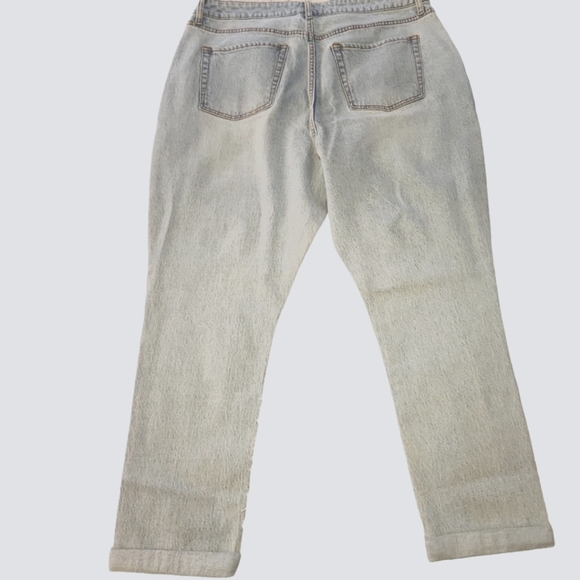 Disney Encanto Mirabel Mom Jeans Plus Size Womens size 18 - Picture 7 of 13